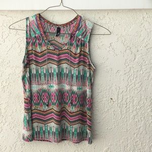 Like new, cute pattern top